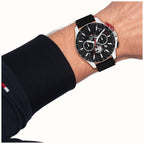 Cloc Mewn Tommy Hilfiger Bank i Ddynion gyda Deial Du a Strap Ddu 1792258