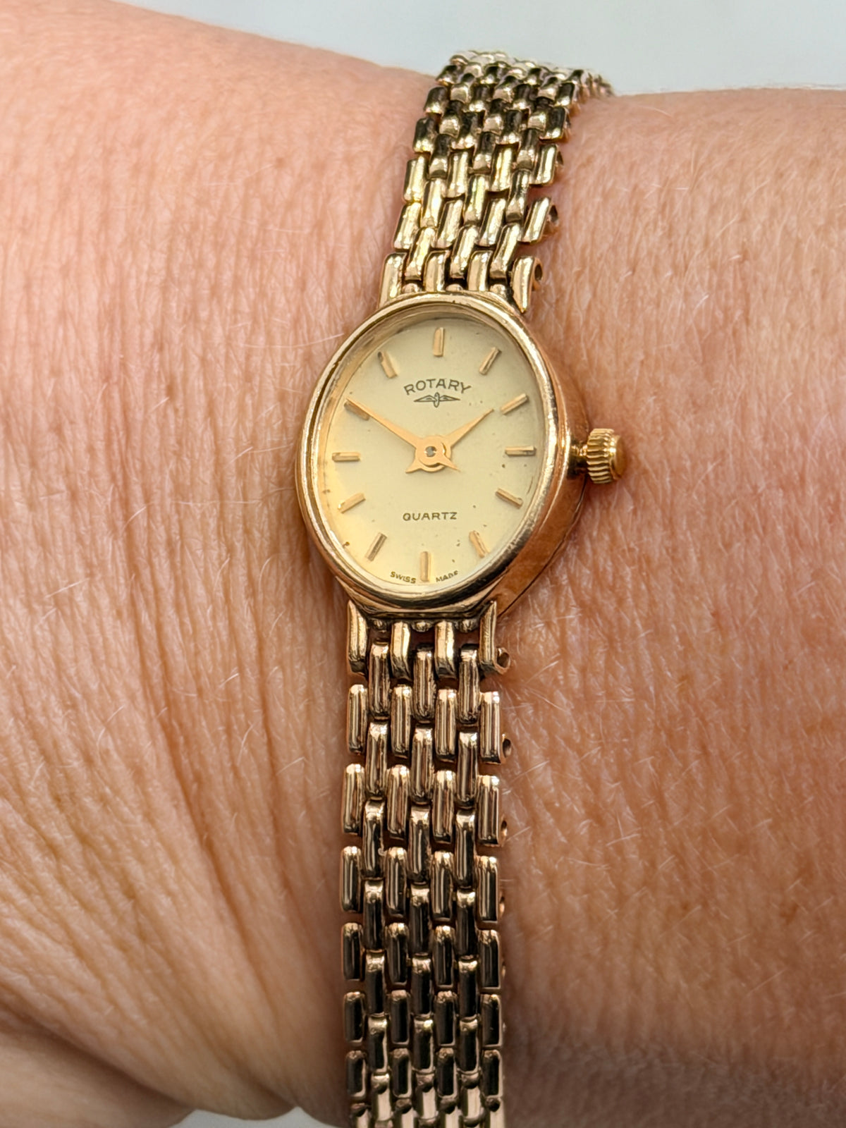 Rotary Ladies 9ct Gold Watch with Champagne Dial and 9ct Gold Bracelet *Refurbished*