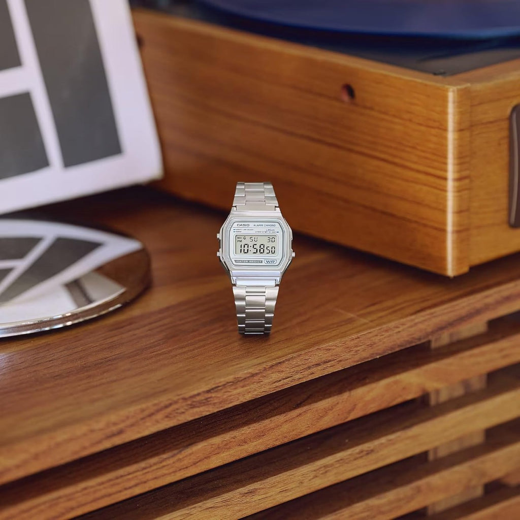 Olwgfa Ddigidol Casio Collection i Ddynion gydag Wyneb Arian a Strap Arian A158WEA-7EF