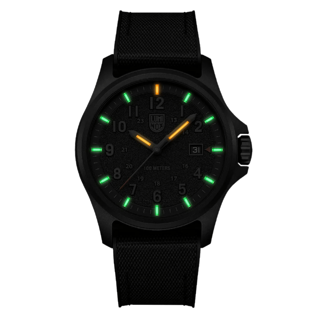 Cloc Mwn Atacama Luminox i Ddynion gydag Wyneb Arian a Strap Gyfnewidiol XL.1971.SET