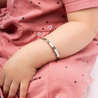 Bangle Ehangu Calon D For Diamond Gyda Diemwnt Go Iawn B773