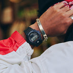 Casio G-Shock Gwylfa Ddigidol i Ddynion gyda Deial Du a Strap Du DW-6900RL-1ER