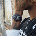 Casio G-Shock Gwylfa Ddigidol i Ddynion gyda Deial Du a Strap Du DW-6900RL-1ER