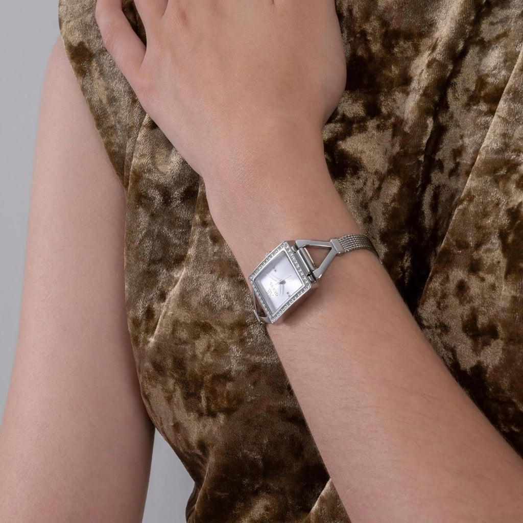Gwifren Merched Guess gyda Deial Arian a Strap Milanese Arian GW0400L1