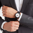 Cloc Mondaine Classic i Ddynion gyda Deial Gwyn a Strap Rwber Du MS1.41110.RB