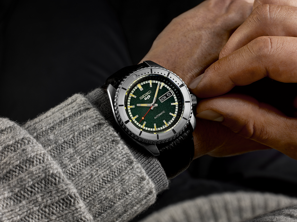 Gwylio Seiko 5 Sports Masked Rider Argraffiad Cyfyngedig Deial Awtomatig Gwyrdd SRPJ91K1