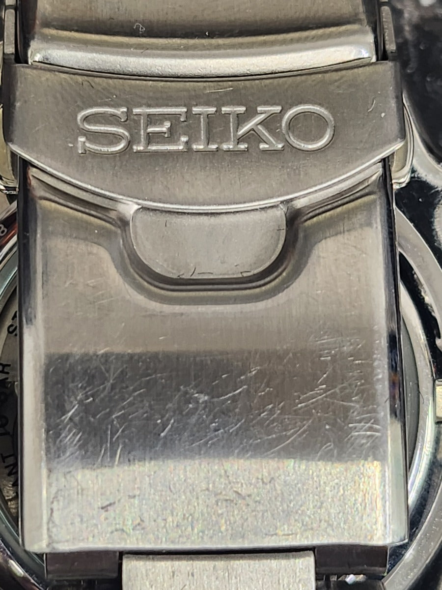 Seiko 5 Men's Automatic Watch with Green Dial and Stainless Steel Strap SRPD63K1