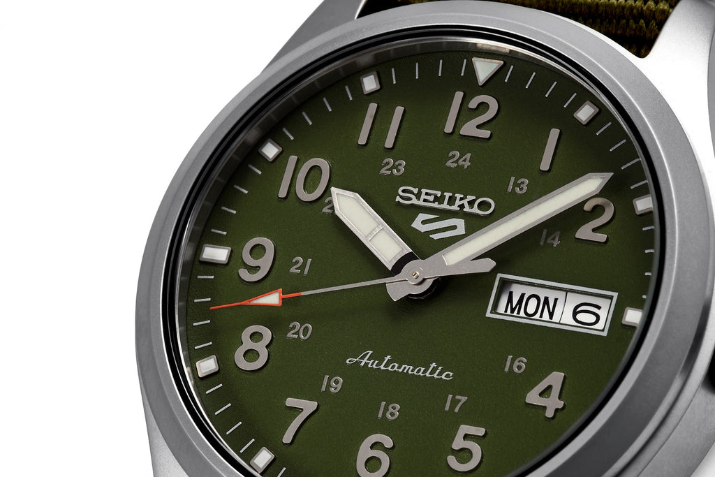 Gwylio Awtomatig Seiko 5 Sports i Ddynion gyda Deial Gwyrdd a Strap Neilon Gwyrdd SRPG33K1