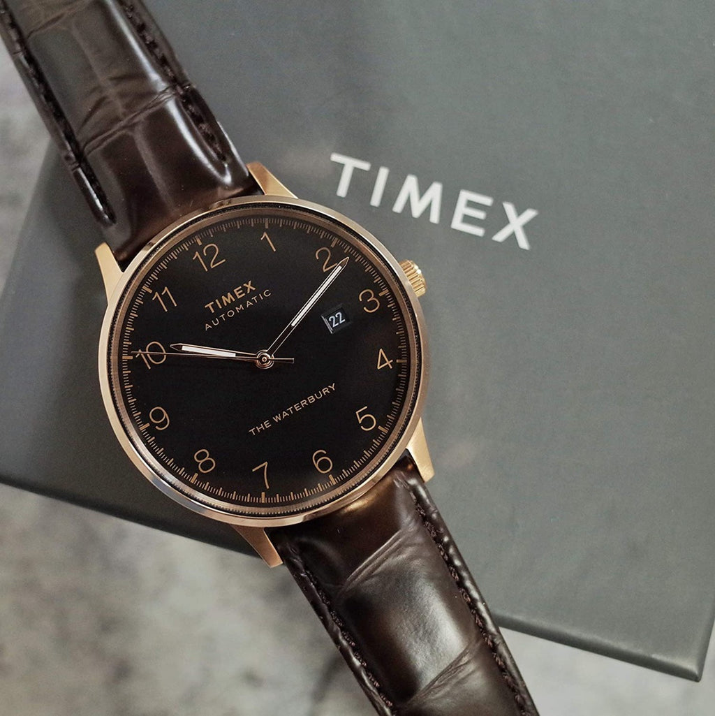 Gwylio Awtomatig Waterbury i Ddynion Timex gyda Deial Du a Strap Lledr Brown TW2T70100