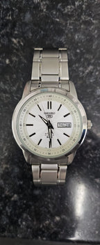 Seiko Mens Automatic Watch with Silver Strap and Silver Dial SNKM83K1