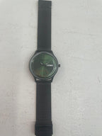 Clocsen Dynion Kenneth Cole gyda Deial Werdd a Strap Milanese Llwyd KC50589018A * wedi'i Adnewyddu *