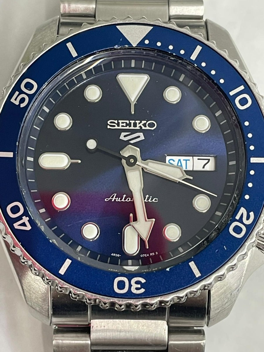 Gwyliad Strap Arian Deial Glas Awtomatig i Ddynion Seiko 5 SRPD51K1 **Wedi'i Adnewyddu**