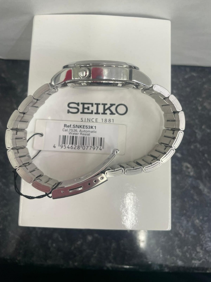 Gwyliad Awtomatig Dynion Seiko gyda Deial Ddu a Strap Dur Di-staen SNKE53K1 *ADNEWYDDWYD*