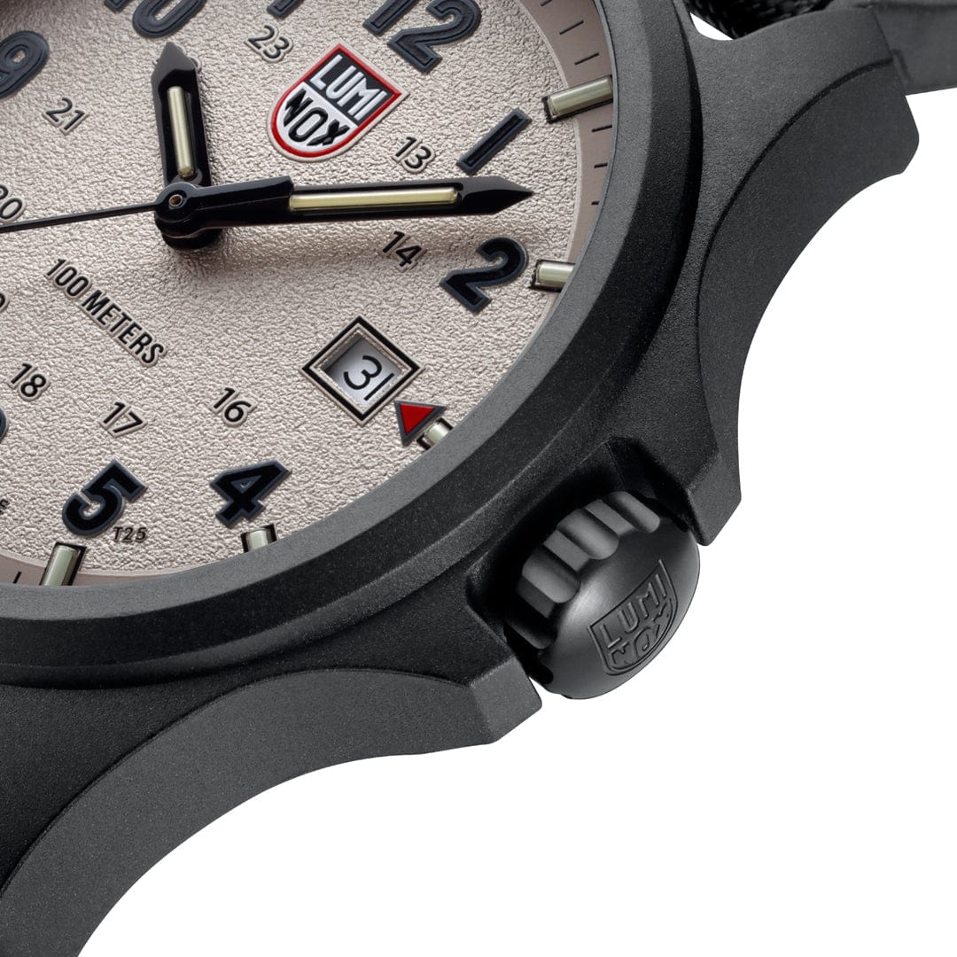 Cloc Mwn Atacama Luminox i Ddynion gydag Wyneb Arian a Strap Gyfnewidiol XL.1971.SET