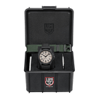 Cloc Mwn Atacama Luminox i Ddynion gydag Wyneb Arian a Strap Gyfnewidiol XL.1971.SET