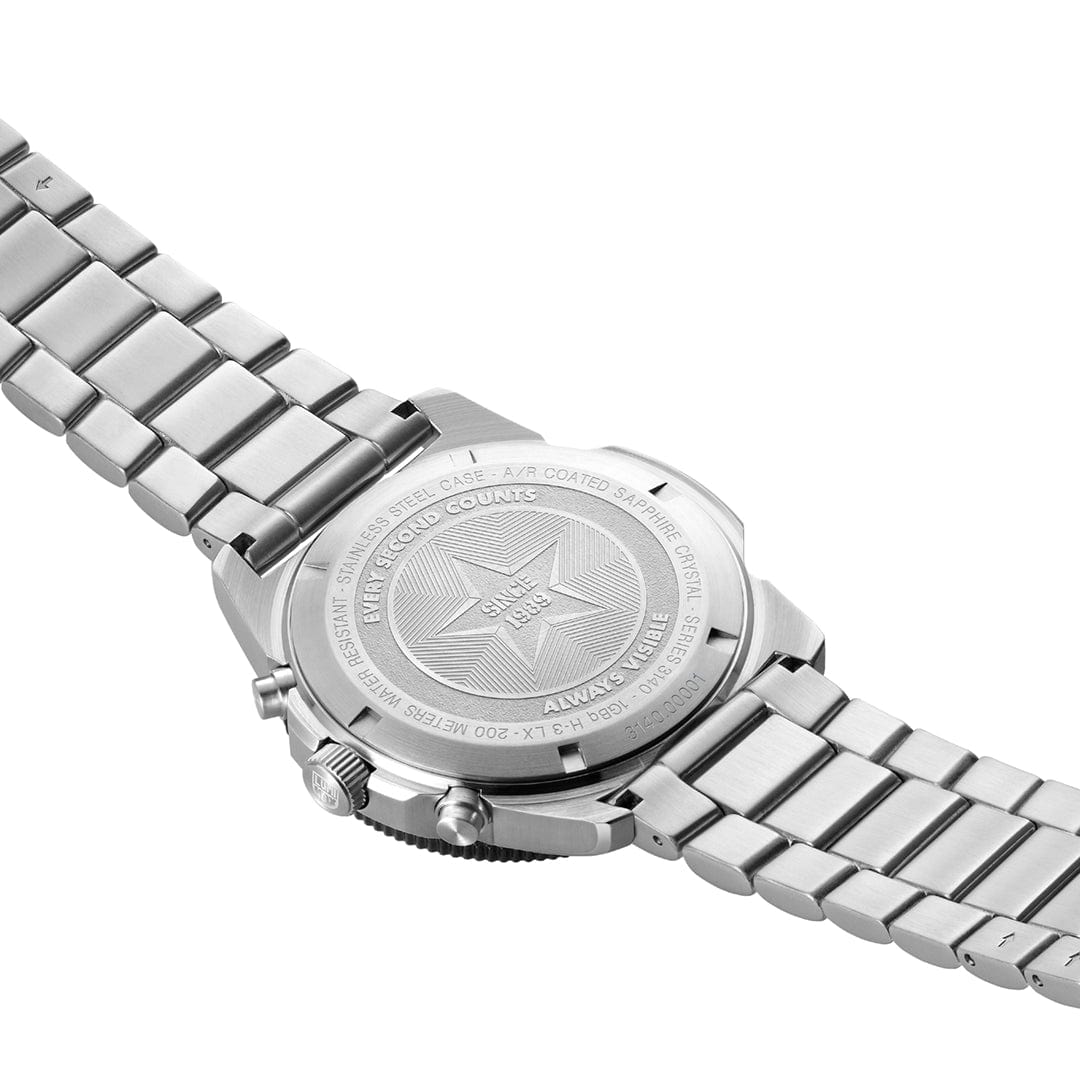 Oriawr Chronograff Dynion Luminox Pacific Diver gyda Deial Du a Strap Arian XS.3142
