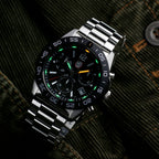 Oriawr Chronograff Dynion Luminox Pacific Diver gyda Deial Du a Strap Arian XS.3142